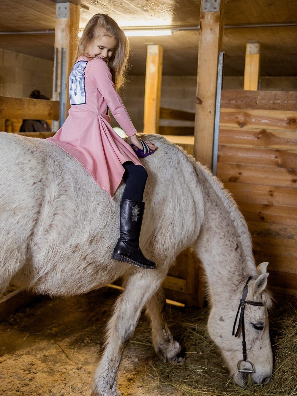 Dievčenské šaty s koníkom
