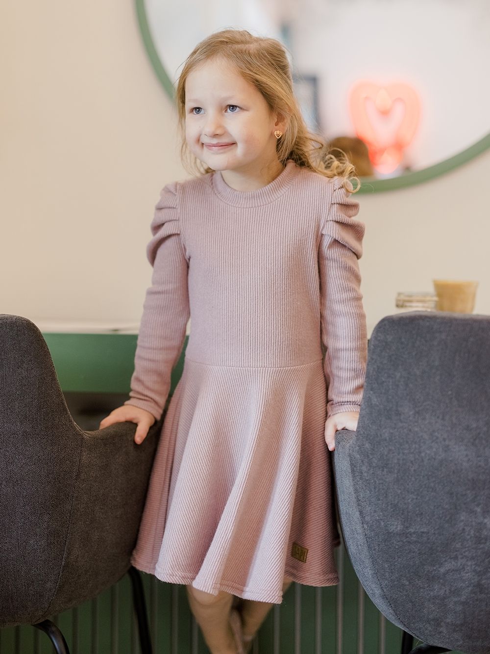 Ružové šaty s dlhým rukávom