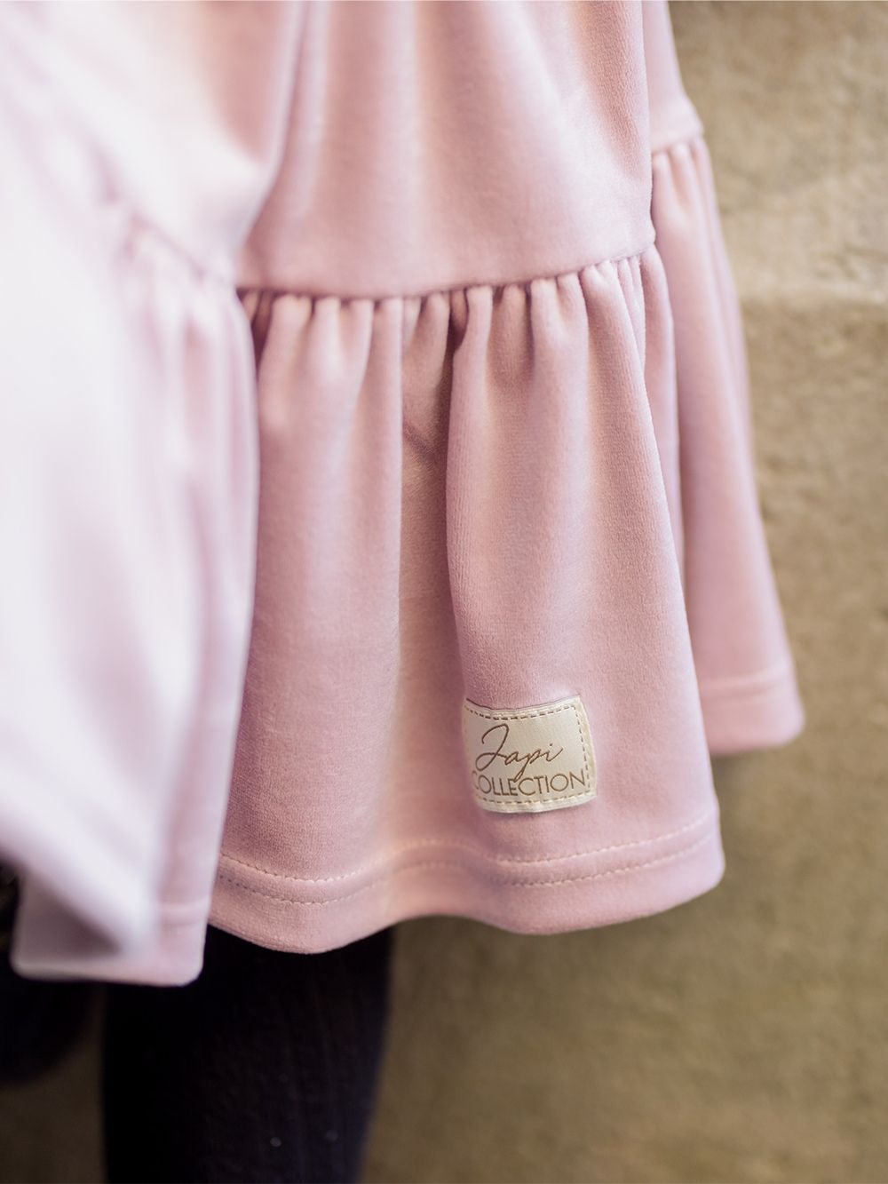 Dievčenská suknička z ružového zamatu