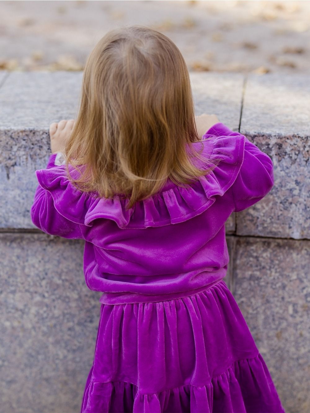 Dievčenská suknička z fialového zamatu
