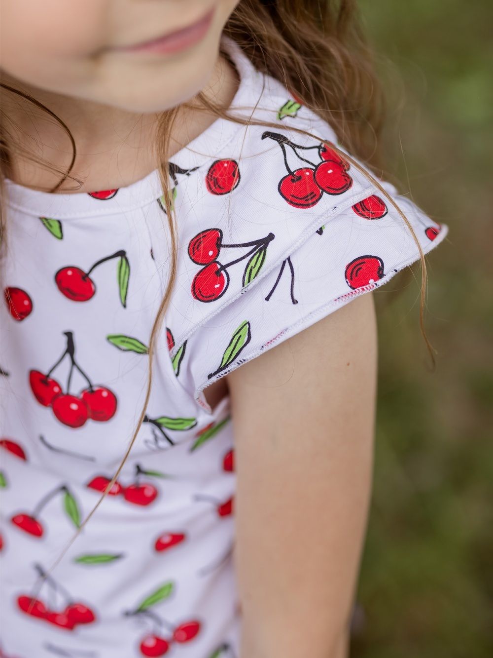 dievčenské tričko s čerešňami