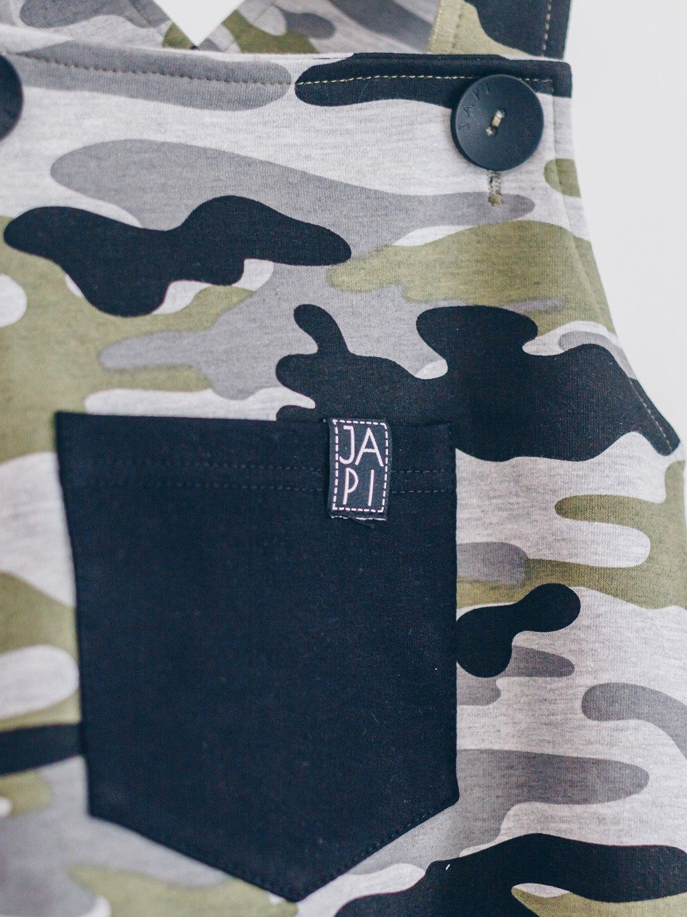 Trousers with suspenders Camouflage print
